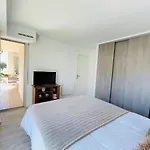 Tres Bel Face Au Port Santa -piscine דירה Saint-Raphaël