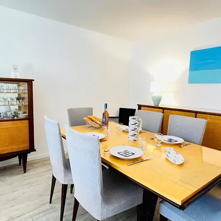 Tres Bel Face Au Port Santa -piscine アパート