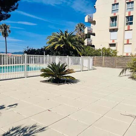 Tres Bel Face Au Port Santa -piscine דירה Saint-Raphaël