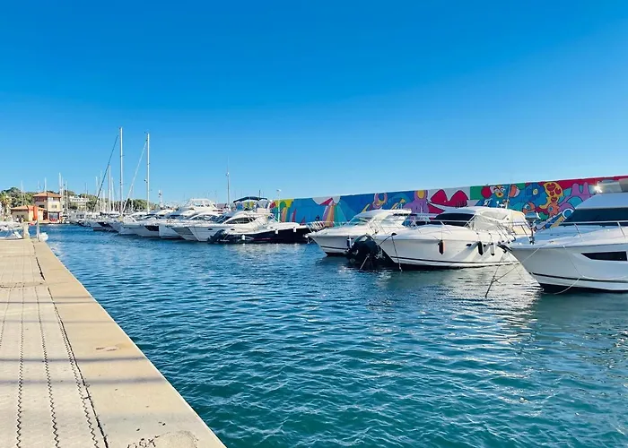 Апартаменты Tres Bel Face Au Port Santa -piscine Сен-Рафаэль