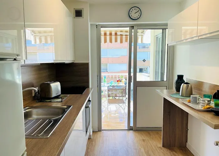 Apartmán Tres Bel Face Au Port Santa -piscine