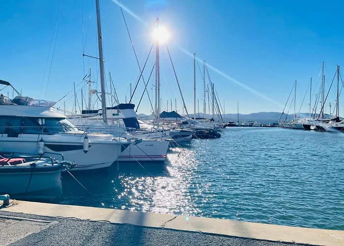 Tres Bel Face Au Port Santa -piscine Saint-Raphaël